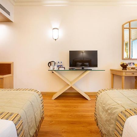 The Orchid Hotel Mumbai Vile Parle Luaran gambar A room at the hotel