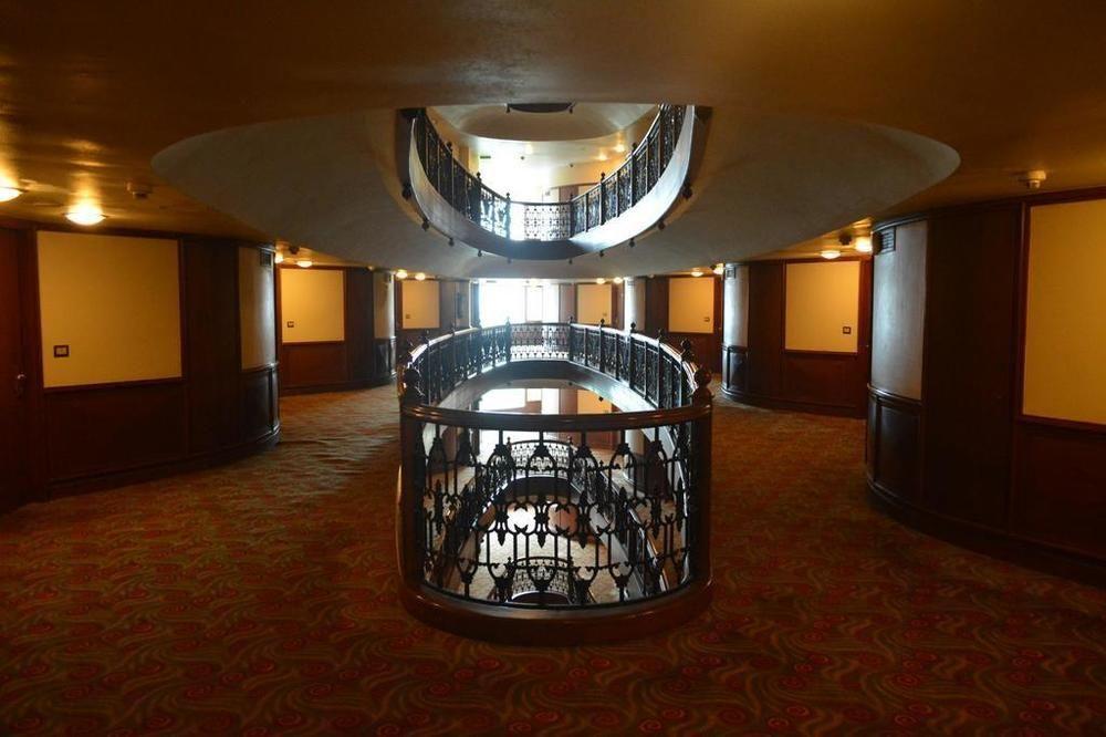 The Orchid Hotel Mumbai Vile Parle Luaran gambar Interior of the hotel