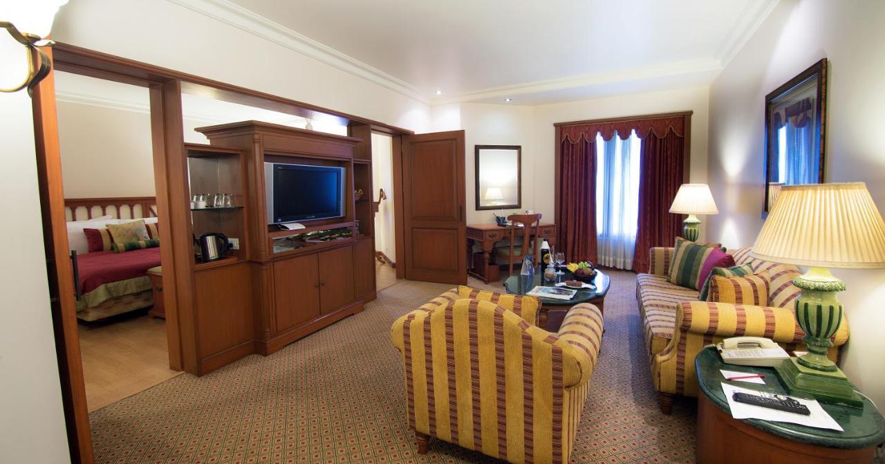 The Orchid Hotel Mumbai Vile Parle Luaran gambar A suite at the Taj Mahal Palace, Mumbai