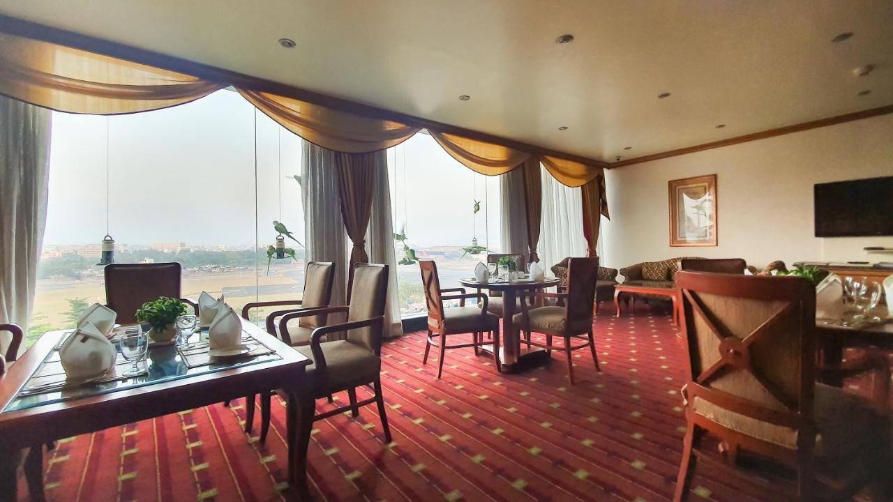 The Orchid Hotel Mumbai Vile Parle Luaran gambar The lounge at the airport